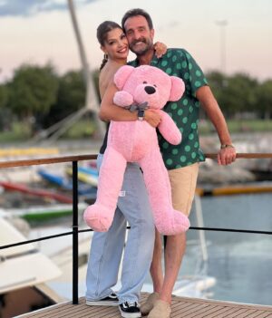 Eda Özerkan Instagram - a little pink bear…🧸🪄

Sonsuz olasılıklarım neler ve benim için neler mümkün?🍀

@timuracar ❤️🧿