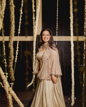 Eka Lakhani Instagram - Ofcourse I had a second change! 
I wanted something I could let my hair down and dance the night away in.. and this was literally just that!

Wearing @arpitamehtaofficial 
Jewellery @kishandasjewellery 
Make Up Team @makeupbylekha 
Hair Team @bbhiral 
Style Team @styledbyradhikadhanuka @team___e 

Photographed by @thehouseontheclouds

Venue @bastianmumbai 
Event Planning and Management @gharanaabychandagupta
Decor, Design and Styling @thea3project @ambitrix
Florals @blacktulipflowers_india

Thank you @entouragetalents @renukasannake