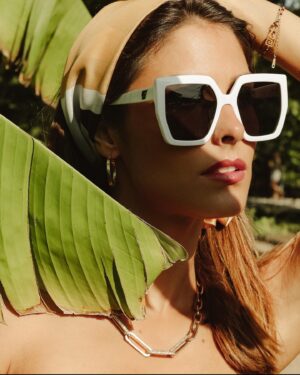 Elena Faliez Instagram - [𝗝-𝟯] 𝗘𝗹𝗲𝗰𝘁𝗶𝗼𝗻 𝗺𝗶𝘀𝘀 𝗜𝗹𝗲 𝗱𝗲 𝗙𝗿𝗮𝗻𝗰𝗲
Votez par SMS dès Samedi 8h ! 
Les instructions arrivent demain ☺️

Et sinon… Wich one do your prefer ? Color, or Black & White team ?
By @carolineforshoot 🥰

@comitemissiledefranceoff @missparisoff