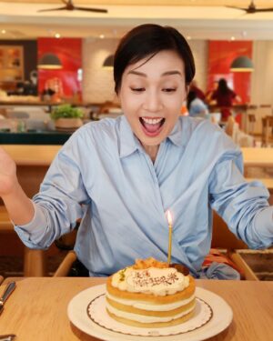 Elena Kong Mei-Yee Instagram - Thanks for all your birthday wishes ♥️

Love you all🥰

#江美儀 #江美人 #birthday
