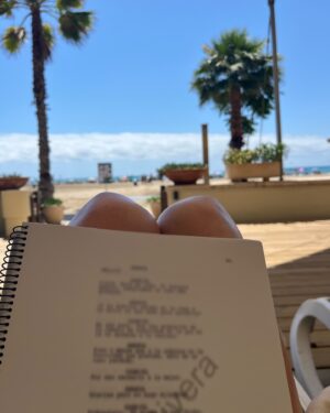 Elena Rivera Instagram - Verano intenso😎🌞🥳🥂💛✨✨✨
