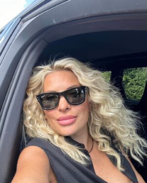 Eleni Menegaki Instagram - Curly hair ! # eleni