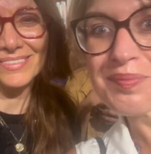 Elif Şafak Instagram - My heart is singing with gratitude after a beautiful book launch full of love and literary camaraderie. Thank you to everyone who came to @hatchardspiccadilly to celebrate #thereareriversinthesky It was truly wonderful to see you all. Afterwards many people told me there was such a loving energy in the room, both gentle and strong. I don't have photos of everyone who was there, I'd have loved to, I'll be sharing the ones I have received, I will be sharing them with love. #bookloversworld #literaturelovers #womenwhowrite #writersandpoets #newbookrelease #newfiction #literaryfiction #literaryfictionbooks 📚📚📚 dünkü kitap lansmanı o kadar güzel ve içten, sevgi dolu bir akşamdı ki yüreğimde yeri apayrı, çok teşekkür ediyorum gelen herkese. Bu sabah bu fotoğraflar ulaştı elime sevgiyle paylaşıyorum