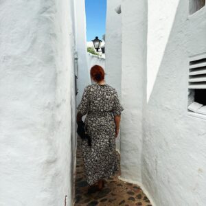 Elísabet Benavent Instagram - Adiós, verano. 
Ahora sí me despido de ti. 
Sabes que no eres mi preferido, pero este año te has portado. 
Nos vemos el año que viene, con más ganas, con más proyectos, con más viajes y, sobre todo, mar. 
Mucho mar.