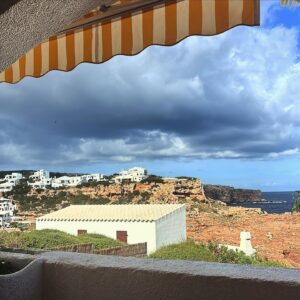 Elísabet Benavent Instagram - Adiós, verano. 
Ahora sí me despido de ti. 
Sabes que no eres mi preferido, pero este año te has portado. 
Nos vemos el año que viene, con más ganas, con más proyectos, con más viajes y, sobre todo, mar. 
Mucho mar.