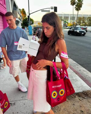 Elisabetta Canalis Instagram - Weekends, friends , doughnuts 🍩 , too much AC ,end of Summer ..