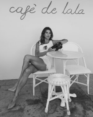 Elisabetta Canalis Instagram - Weekends, friends , doughnuts 🍩 , too much AC ,end of Summer ..