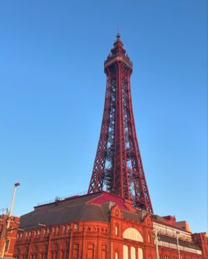 Ella Henderson Instagram - BLACKPOOL 🖤 … it’s giving golden hour, dirty windows, tractor & tower 🚜🗼 … Very DEMUREEEE … xxx E x