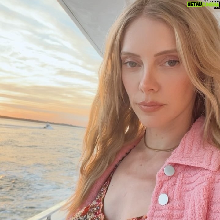 Elle Evans - 12.1K Likes - 🌞So long summer💛ready to snuggle into fall🍂