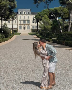 Elsa Dasc Instagram - Notre été a commencé bien plus tard que d’habitude mais pour la meilleure des raisons .. 🫶🏻 
#happytobeback #madoucefrance