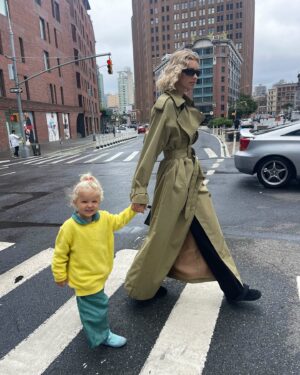 Elsa Hosk Instagram - Mommying around the city 🗽🍎❤️