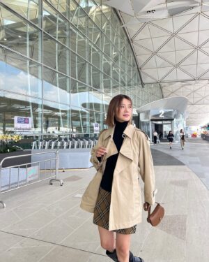Elva Ni Chen-Xi Instagram - 20 days of travelling 🧳✈️
First stop 📍 London 
@burberry 
#burberry 
#每日行程滿滿
#但老公眼中我是去vacation
#今次仲唔到我哈哈哈
#😌