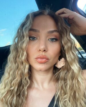 Elvan Dişli Instagram - Bu saçın enerjisini sevdim 👩🏼‍🦱🤸🏼‍♀️