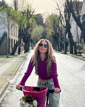 Elvan Dişli Instagram - Bu saçın enerjisini sevdim 👩🏼‍🦱🤸🏼‍♀️