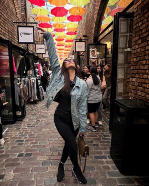 Émilie Nef Naf Instagram - LONDON BABE 🇬🇧❤️ : un patchwork de cultures, de couleurs et d’histoires. » 🌍✨