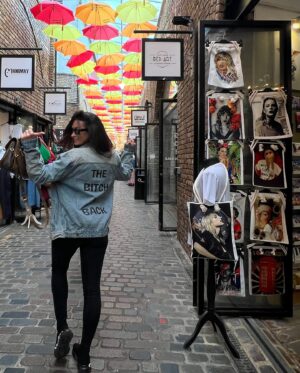 Émilie Nef Naf Instagram - LONDON BABE 🇬🇧❤️ : un patchwork de cultures, de couleurs et d’histoires. » 🌍✨