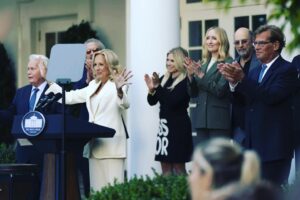 Emily Procter Instagram - Standing on the steps of the rose garden looking out toward friends and gorgeous trees, hearing Dr. Biden speak about the lifelong impact of teachers, Aaron Sorkin speaking of the power in sharing stories, made me feel so grateful and inspired.
Thank you to all those at the White House who treated Pippa and me to such a magnificent experience 🤍