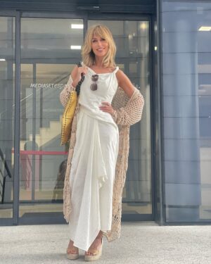 Emma García Instagram - ¡¡¡Ya estamos aquí @mediasetcom , con ganas de veros el finde!!!

#Comenzamos #Vuelta #MuchaFiesta #MuchasGanas #BienvenidoSeptiembre