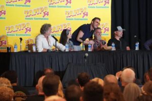 Emmanuelle Vaugier Instagram - FAMILY REUNION!!

The Smallville panel with John Schneider, John Glover, Tom Welling, Michael Rosenbaum, Emmanuelle Vaugier.