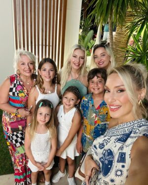Enise Ütük Instagram - Family love 🤗💞🥳