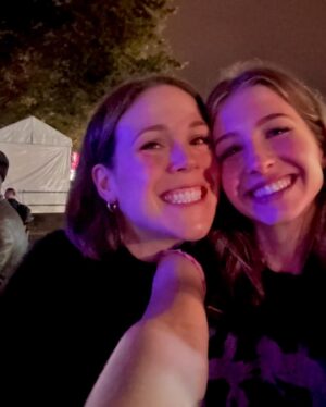 Erin Krakow Instagram - @wcth_tv family trip to the fair to see twinkle toes @gracynshinyei! Such a star!

Don’t miss the last slide. @ben_rosenbaum’s got moves too…