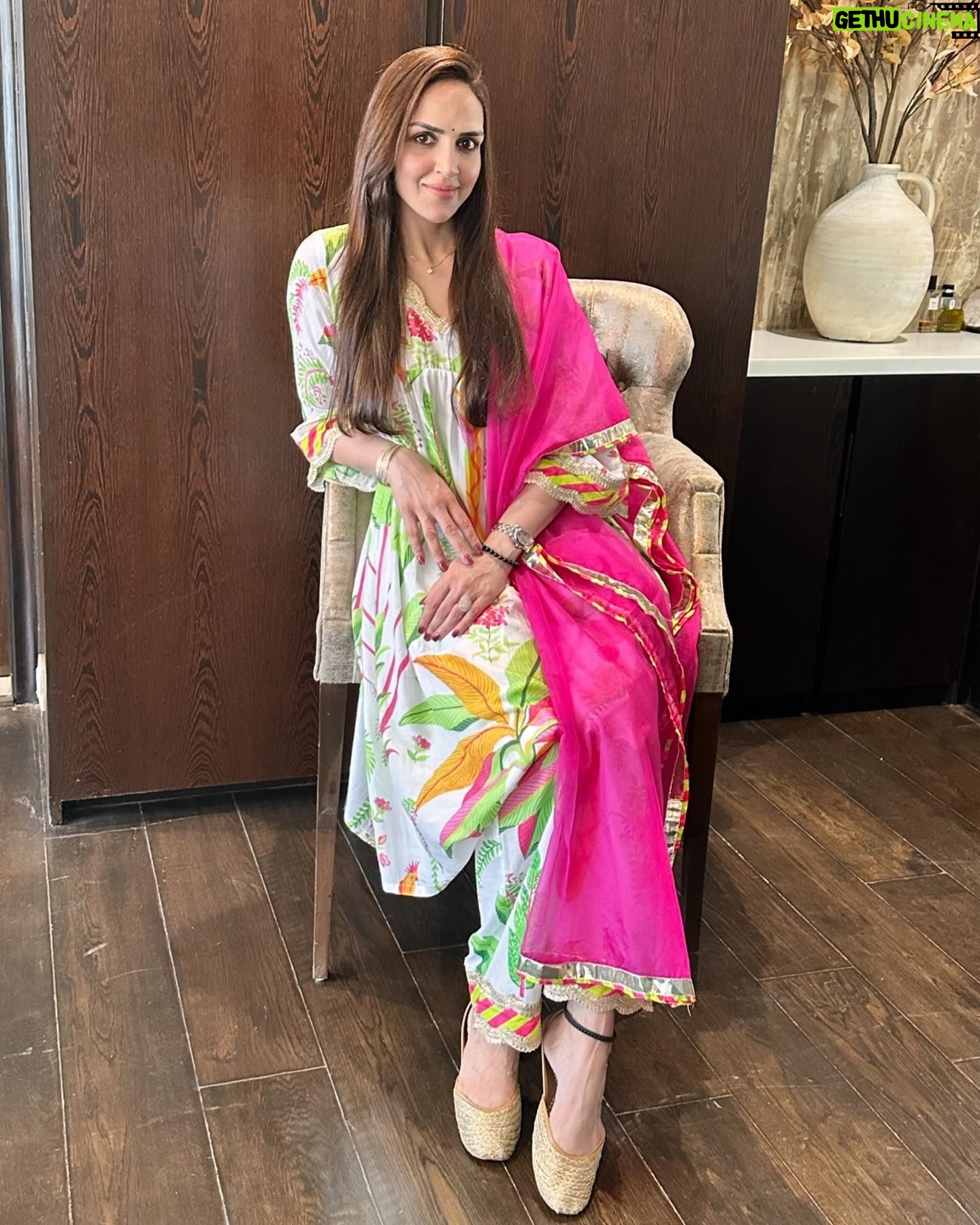 Esha Deol - 136K Likes - You mean the world to me , you are my everything 🤗♥️🧿
@aapkadharam
Wearing @theloom.in
#rakshabandhan #celebration #bond #brothersister #fatherdaughter #love #gratitude ♥️🧿