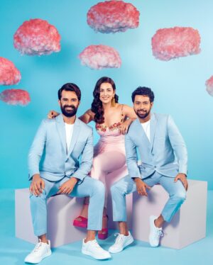 Esha Kansara Instagram - Entering into the second week #faktpurshomate❣️

@actoryash @esharkansara @mitragadhvi @vaishalshah7 
Production -@fifteenproduction_ 
Shot for - @jannockfilmsllp
Shot by - @theabhivalera 
Art and direction- @fifteenproduction_ 
Makeup - @shethkruti 
Hair - @hashtag_salon_ 
Stylist for Yash, Mitra & Vaishal Shah - @adani_creation @theabhivalera
Stylist for Esha-  @styleitwithniki 
Special thanks- @meetpatel10 @just_jd07 t
Retouched by - @intotheprags 
Cloud by- _that_crazy_artist