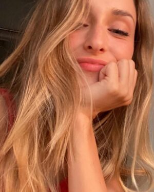Estelle Lefébure Instagram - Un 13 septembre rempli de joie , de bonheur , de lumière et d’amour grâce à toi ma chérie , mon ❤️ Happy birthday ✨  I love you 
@emma__smet 
# famille 
#amourinconditionnel