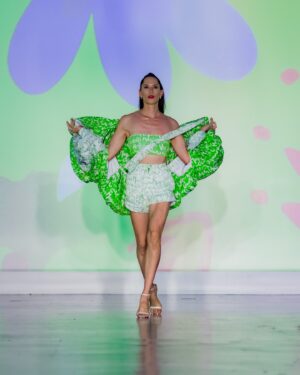 Eugenia Lemos Instagram - Mi pasarela en New York Fashion Week ✨♥️ 

Que felicidad @itsdimondosworld tu debut  como modelo y que te hayas lucido al desfilar en uno de los eventos de moda más importantes del mundo junto a @eugelemoscollection ✨♥️

Gracias a la prensa de Chile y Argentina por cubrir este hito 🫶♥️