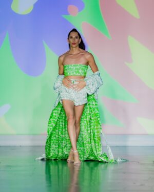 Eugenia Lemos Instagram - Mi pasarela en New York Fashion Week ✨♥️ 

Que felicidad @itsdimondosworld tu debut  como modelo y que te hayas lucido al desfilar en uno de los eventos de moda más importantes del mundo junto a @eugelemoscollection ✨♥️

Gracias a la prensa de Chile y Argentina por cubrir este hito 🫶♥️