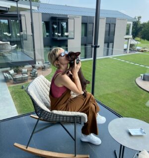 Euridice Axén Instagram - “La cosa migliore di una fotografia è che non cambia mai, anche quando le persone lo fanno.”
ANDY WARHOL  #suppliedby @lecattedrali_relais 🫀#monferrato #relais