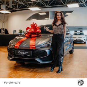 Eva Decastelo Instagram - Máme pro vás velkou novinu! 💥 Ambasadorkou Orbion Cars se nově stává oblíbená moderátorka a herečka @decasteloeva! 🥳 Evi, vítej v našem týmu a těšíme se na společnou spolupráci! 🤝

#orbioncars #orbion_cars #MG #MGcar #MGdealer #evadecastelo #eva_decastelo #spoluprace #ambasadorka #MG3 #MG3hybrid #predani #predanivozu