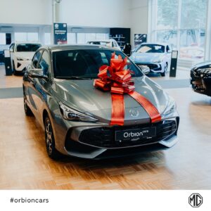 Eva Decastelo Instagram - Máme pro vás velkou novinu! 💥 Ambasadorkou Orbion Cars se nově stává oblíbená moderátorka a herečka @decasteloeva! 🥳 Evi, vítej v našem týmu a těšíme se na společnou spolupráci! 🤝

#orbioncars #orbion_cars #MG #MGcar #MGdealer #evadecastelo #eva_decastelo #spoluprace #ambasadorka #MG3 #MG3hybrid #predani #predanivozu