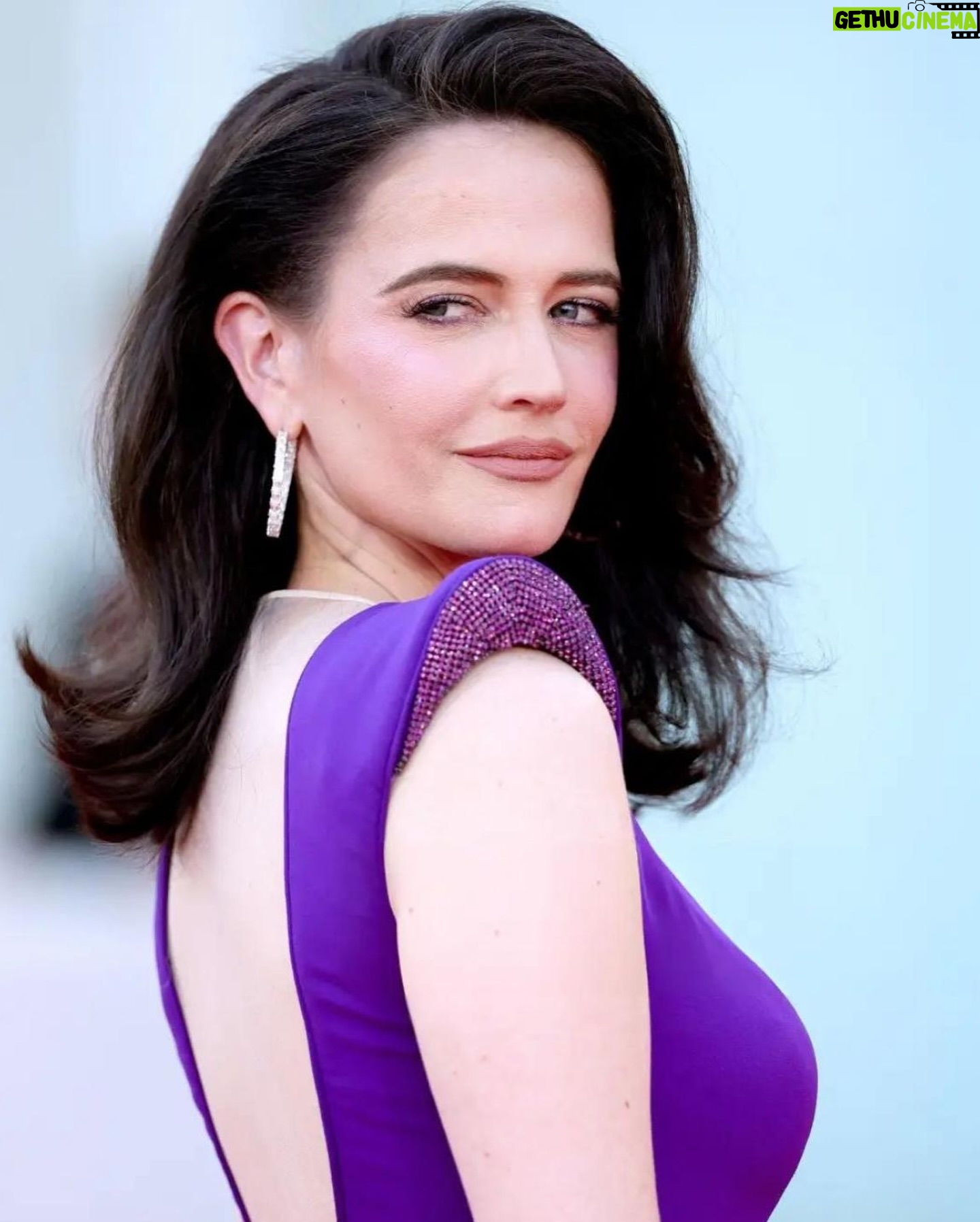 Eva Green - 200K Likes - Venice as beautiful as always ✨
Thank you my dear Armani friends for the magic !
#armanibeauty #armanimakeup @armanibeauty @giorgioarmani #GiorgioArmaniPrivé
💗 @harold_james @hairbyadir @pierarnostudio 💗
Here are some of my favorite lines from Lord Byron:
In Venice Tasso’s echoes are no more,
And silent rows the songless gondolier;
Her palaces are crumbling to the shore,
And music meets not always now the ear:
Those days are gone—but Beauty still is here;
States fall, arts fade—but Nature doth not die,
Nor yet forget how Venice once was dear,
The pleasant place of all festivity,
The revel of the earth, the masque of Italy !
