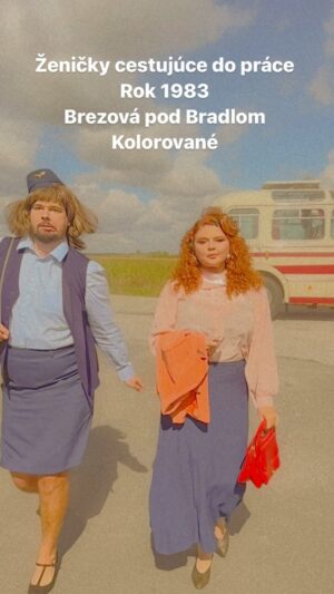 Eva Kramerová Instagram - ✨ 80s nostalgia ✨
Makyta, zdravotná cigaretka, dederonové košielky, a víno za 8 😀
#80s#slavic#nostalgia#fyp