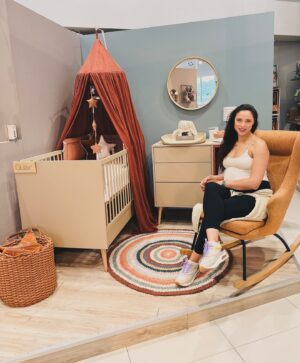 Evagelia Siriopoulou Instagram - Ήρθε η στιγμή που επισκέπτομαι για δεύτερη φορά το αγαπημένο μου @thebabycity για να πάρω τα πιο όμορφα πράγματα για το μωράκι μας. Εδώ βρίσκω τα πάντα από το πιο ωραίο βρεφικό δωμάτιο μέχρι και την ιδανικότερη πιπίλα για τα μωράκια μας! 
Σε ευχαριστώ πολύ Μαρία μου εσένα και όλο προσωπικό που πάντα μας προσέχετε και μας βοηθάτε να επιλέγουμε τα καλύτερα με βάση τις ανάγκες μας…🌺💕 
#thebabycity