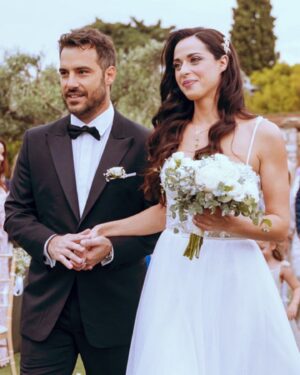 Evagelia Siriopoulou Instagram - Χέρι με χέρι παντού και για πάντα!!! 
Χρόνια μας πολλά!!!
Σ´αγαπώ @stratos_ptz 💙 

#weddinganniversary