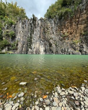 Ève Gilles Instagram - Un peu de mes vacances à la Réunion 🇷🇪 
(J’étais obligée de mettre la dernière parce qu’elle me représente parfaitement 😂)