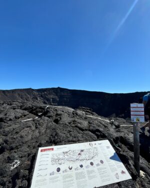Ève Gilles Instagram - Un peu de mes vacances à la Réunion 🇷🇪 
(J’étais obligée de mettre la dernière parce qu’elle me représente parfaitement 😂)