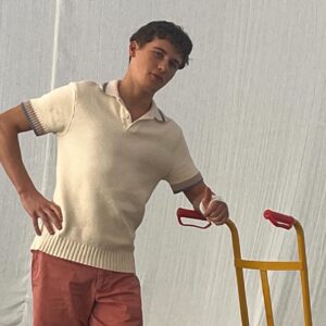Eve Hewson Instagram - Anything that feels this good… must be ILLEGAL, must be IILLLEEEGGAALLL!!!! 🎶💃🏻

We got so lucky working on this perfect job with the perfect people. And that dance that we ALL objected to (except for Liev) ended up being the last moment and the best moment we shared together. ❤️❤️❤️

I love you, my Winbury family… we’ll always have Nantucket 🦞🥂🍰👰🏻‍♀️👙💍💃🏻🦈👒💛

@netflix @perfectcouplenetflix