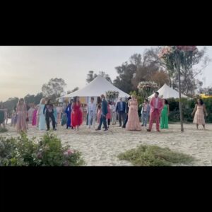 Eve Hewson Instagram - Anything that feels this good… must be ILLEGAL, must be IILLLEEEGGAALLL!!!! 🎶💃🏻

We got so lucky working on this perfect job with the perfect people. And that dance that we ALL objected to (except for Liev) ended up being the last moment and the best moment we shared together. ❤️❤️❤️

I love you, my Winbury family… we’ll always have Nantucket 🦞🥂🍰👰🏻‍♀️👙💍💃🏻🦈👒💛

@netflix @perfectcouplenetflix