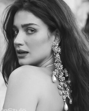 Eve Hewson Instagram - 🩷🌼🧡💛💖❤️✨☀️🌻

Editor-in-Chief: @justine_cullen
Photographer: @timjohntom⁠
Styling: @rachelwayman
Words: @courtneypearl
Makeup: @kateleemakeup
Hair: @hairbyadir
Manicure: @nails_by_yoko
Production: @aprh_productions @talentconnectgroup
