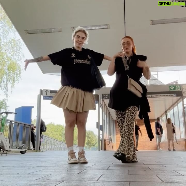 Evelina - 7.6K Likes - Rumour has it 🐆