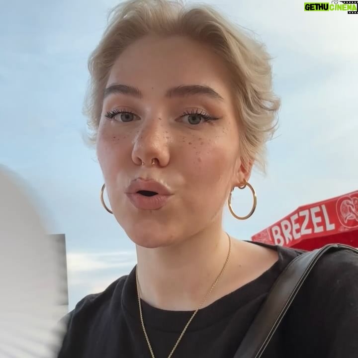 Evelina - 7.6K Likes - Rumour has it 🐆