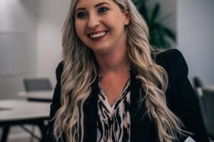 Fallon Sherrock Instagram - Truly honoured to have been invited to speak at the Women’s Impact Network event! Thank you @astonmartinf1 for the opportunity to share my experiences and discuss breaking barriers in male-dominated industries. Thank you for championing diversity and promoting inclusivity, It was a pleasure to share my journey with a group of other inspiring ladies