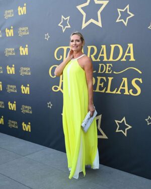 Fernanda Serrano Instagram - Apesar de ontem a minha preocupação estar muito presente pela proximidade de minha casa, relativamente ao incêndio terrível que devastou grande parte desta jóia maravilhosa que temos, Mata da Apostiça, não tinha como deixar de ir num ápice, conhecer a nova grelha da minha  TVI onde sou sempre muito feliz em todos os projetos dos quais faço parte. Tenho portanto, mais motivos para sorrir! Obrigada a todas as equipas das várias zonas do país e sob a forma de vários meios, que ajudaram e sem danos humanos felizmente, que tudo corresse pelo melhor! Como dizemos sempre! Obrigada Portugal! Na hora H, estamos sempre unidos! E é para todos que todos trabalhamos, mas nossas muitas e variadas profissões! Orgulho maior em ser portuguesa @tvioficial @store.thespotmarket @majoricaportugal makeup @veracaldeira_makeup #paradadasestrelas