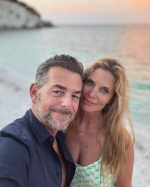 Filippa Lagerbäck Instagram - Una serata perfetta, in spiaggia. 🩵 
.

[da @bagni.padulella atmosfera unica!]