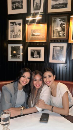 Fitrie Rachmadhina Instagram - Dipanggil yg satunya, yg satunya nyaut 😆

Siapa di sini yang punya temen yang namanya sama? 😊