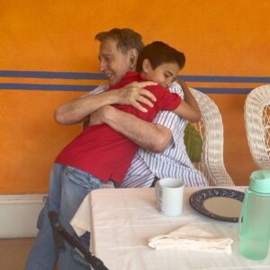 Florencia de Saracho Instagram - Hoy hace dos semanas festejamos tu cumple 85 y hoy hace una semana te dormiste para siempre.  Me hubiera encantado decirte tantas cosas, primero que nada agradecerte por haberme tratado como una hija y decirmelo siempre, que yo era tu hija. Por haber educado al mejor hombre que hoy es mi esposo y padre de tus nietos. Gracias por esas historias, por esos recuerdos que nos dejas. Vuela alto alto y cuídanos siempre . Te amamos
