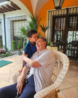 Florencia de Saracho Instagram - Hoy hace dos semanas festejamos tu cumple 85 y hoy hace una semana te dormiste para siempre.  Me hubiera encantado decirte tantas cosas, primero que nada agradecerte por haberme tratado como una hija y decirmelo siempre, que yo era tu hija. Por haber educado al mejor hombre que hoy es mi esposo y padre de tus nietos. Gracias por esas historias, por esos recuerdos que nos dejas. Vuela alto alto y cuídanos siempre . Te amamos